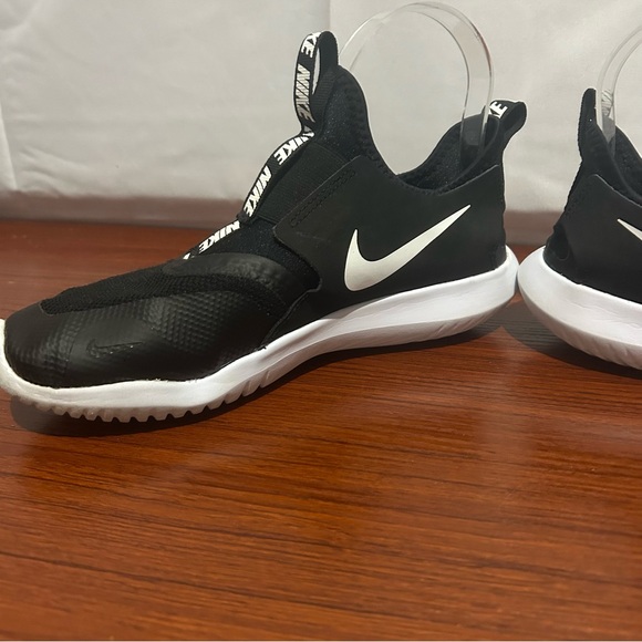 Boys NIKE Flex RUNNER AT4662001 Black Running Shoe Sneaker Tennis Shoe YOUTH 5 - Picture 6 of 9